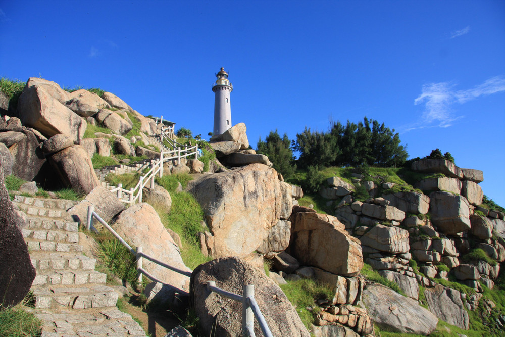 Mũi Điện - nơi đón nhận bình minh sớm nhất đất nước