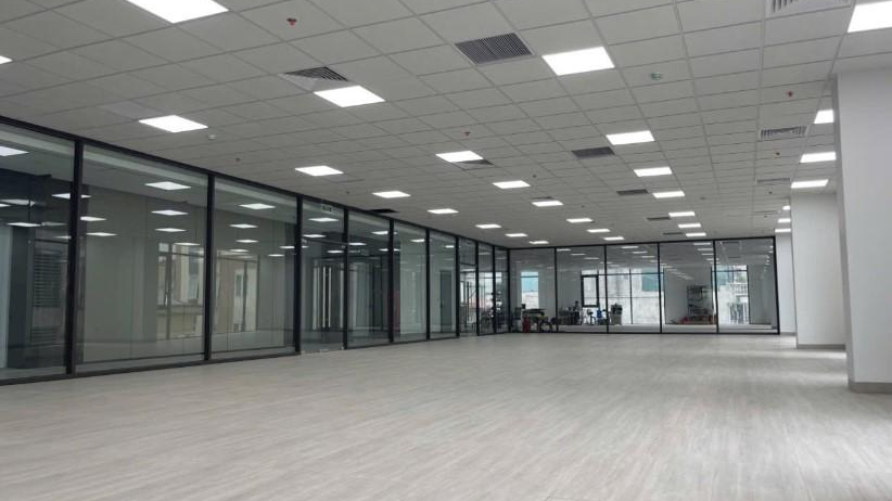 Hình ảnh sàn văn phòng thực tế tại tòa nhà Gems Empire Tower